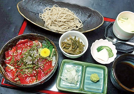 瀬音（マグロ漬け丼＋ミニそば）の画像