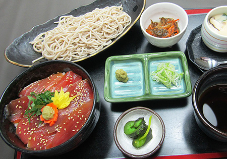 瀬音（マグロ漬け丼＋ミニそば）の画像